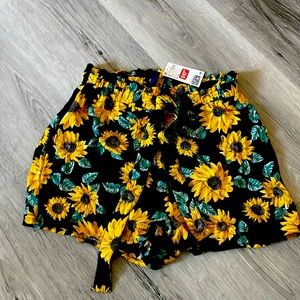 H&M sunflower black shorts